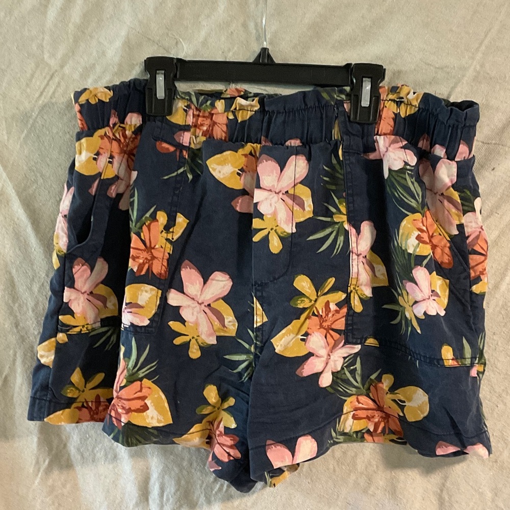 Time and Tru Floral Women's Shorts